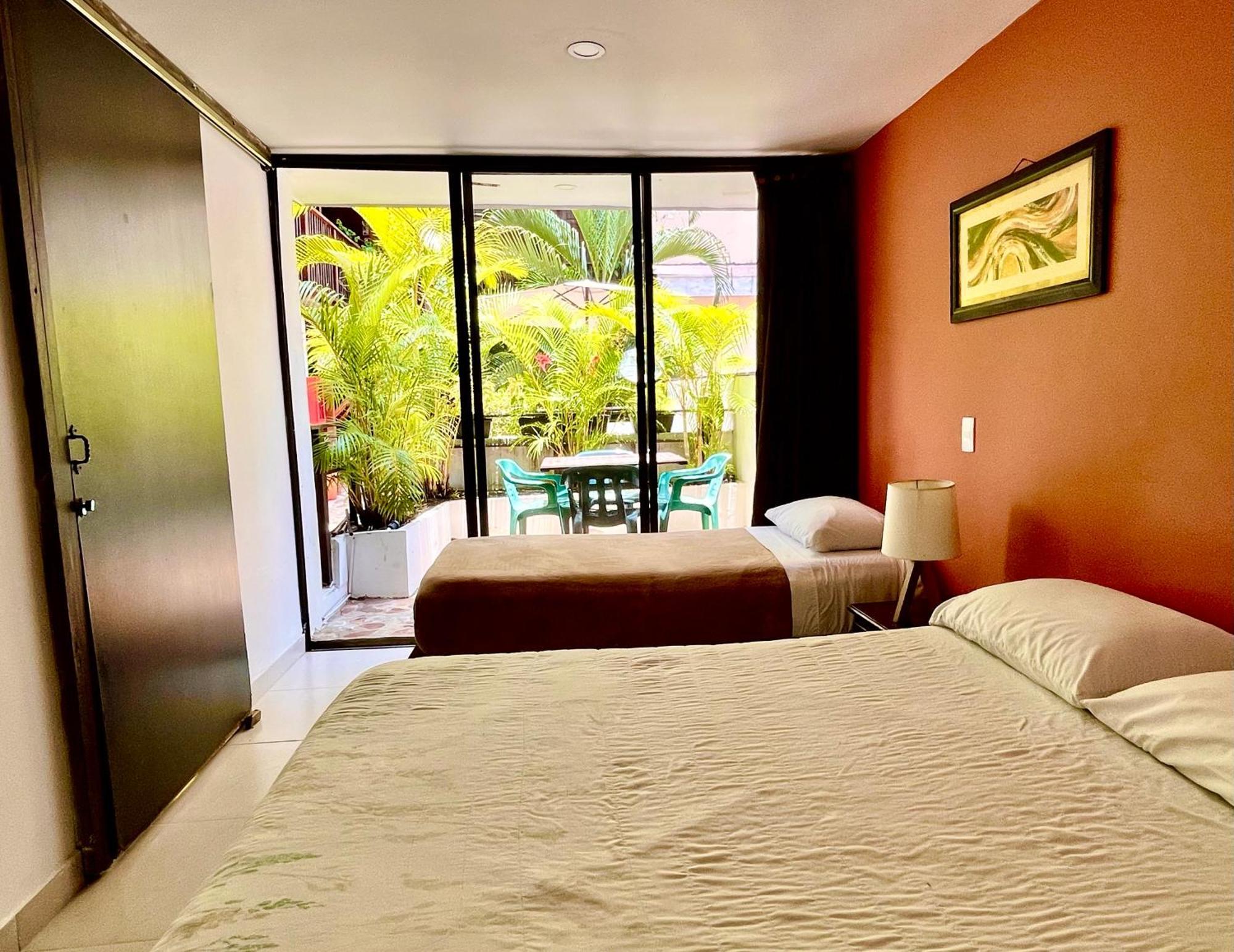 Casa Kiwi Hostel 메딜린 외부 사진